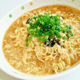 アレンジ☆ふんわり玉子とわかめの味噌ラーメン